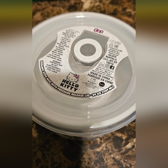 Hello Kitty Ceramic Soup Mug with Pressure Release - Picture 3 of 3